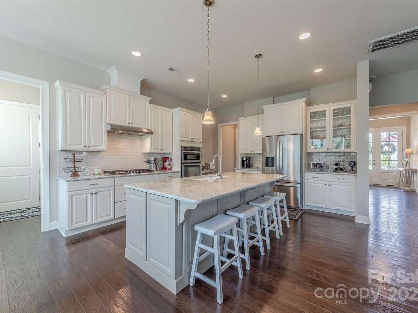 5250 Meadowcroft Way, Fort Mill, SC 29708.  MLS# CAR4251880, YatesRealty ID 9976. Large Island