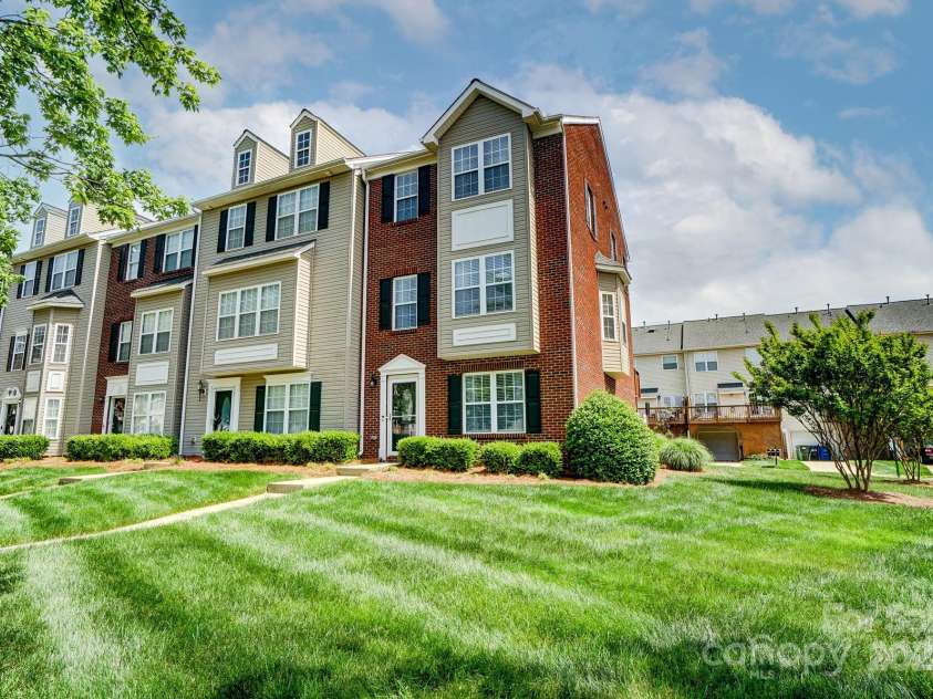 9204 Washam Potts Road, Cornelius, NC 28031.  MLS# CAR4252980, YatesRealty ID 9977. 