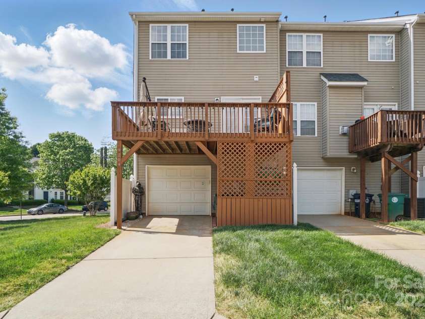 9204 Washam Potts Road, Cornelius, NC 28031.  MLS# CAR4252980, YatesRealty ID 9977. 