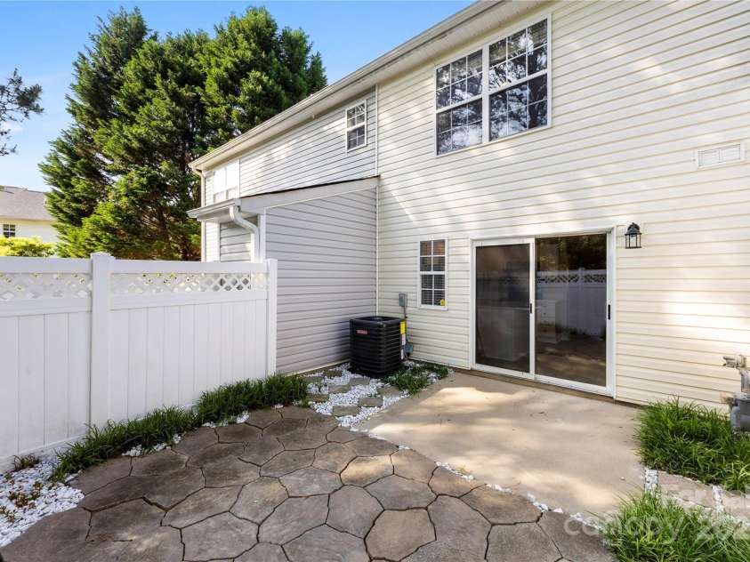 12536 Hennigan Place Lane, Charlotte, NC 28214.  MLS# CAR4253038, YatesRealty ID 9978. 