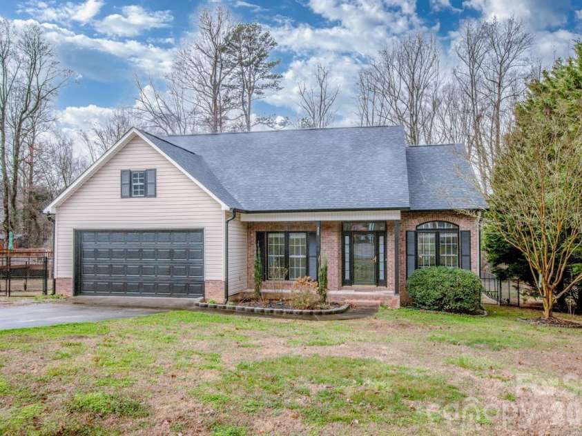 225 Delview Drive, Cherryville, NC 28021.  MLS# CAR4355321, YatesRealty ID 9978. 