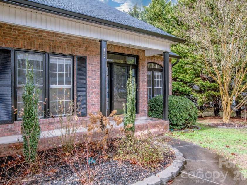 225 Delview Drive, Cherryville, NC 28021.  MLS# CAR4355321, YatesRealty ID 9978. 