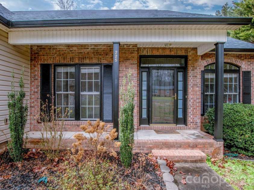 225 Delview Drive, Cherryville, NC 28021.  MLS# CAR4355321, YatesRealty ID 9978. 