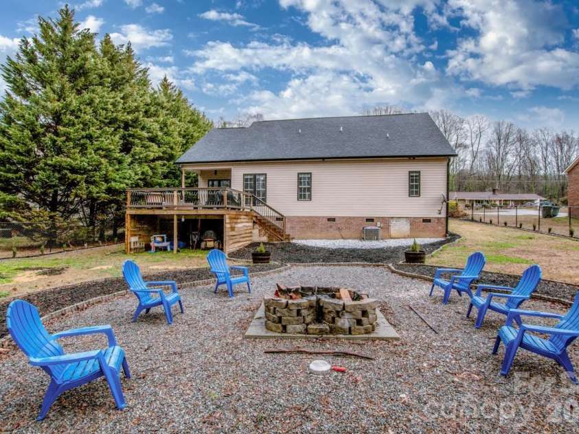 225 Delview Drive, Cherryville, NC 28021.  MLS# CAR4355321, YatesRealty ID 9978. 