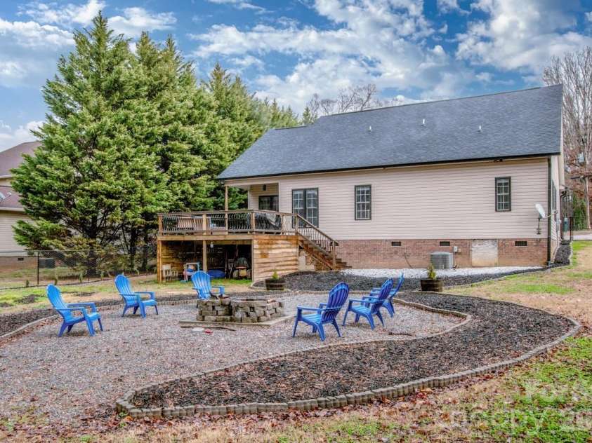 225 Delview Drive, Cherryville, NC 28021.  MLS# CAR4355321, YatesRealty ID 9978. 