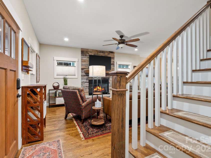 31 Elkmont Drive, Asheville, NC 28804.  MLS# CAR4322772, YatesRealty ID 9979. 