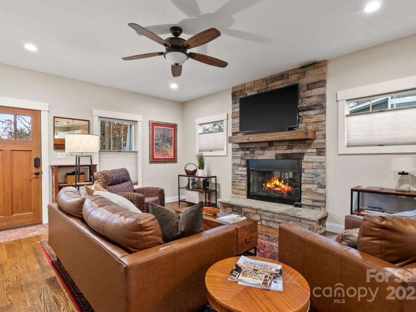 31 Elkmont Drive, Asheville, NC 28804.  MLS# CAR4322772, YatesRealty ID 9979. 