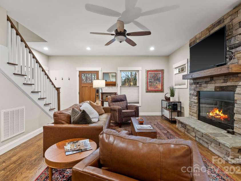 31 Elkmont Drive, Asheville, NC 28804.  MLS# CAR4322772, YatesRealty ID 9979. 