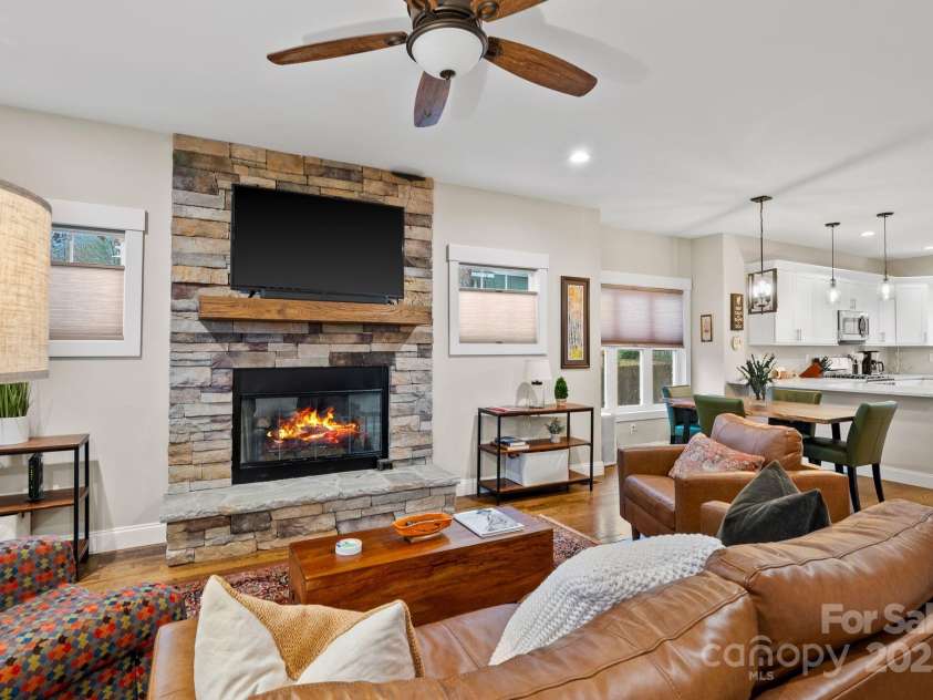 31 Elkmont Drive, Asheville, NC 28804.  MLS# CAR4322772, YatesRealty ID 9979. 