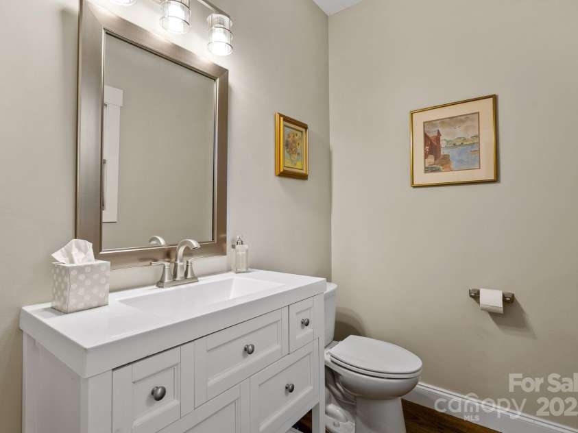 31 Elkmont Drive, Asheville, NC 28804.  MLS# CAR4322772, YatesRealty ID 9979. 
