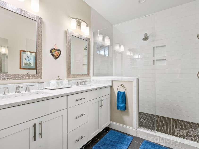 31 Elkmont Drive, Asheville, NC 28804.  MLS# CAR4322772, YatesRealty ID 9979. 