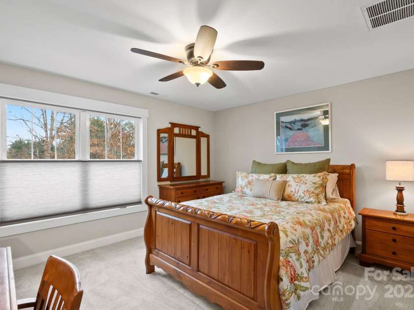 31 Elkmont Drive, Asheville, NC 28804.  MLS# CAR4322772, YatesRealty ID 9979. 
