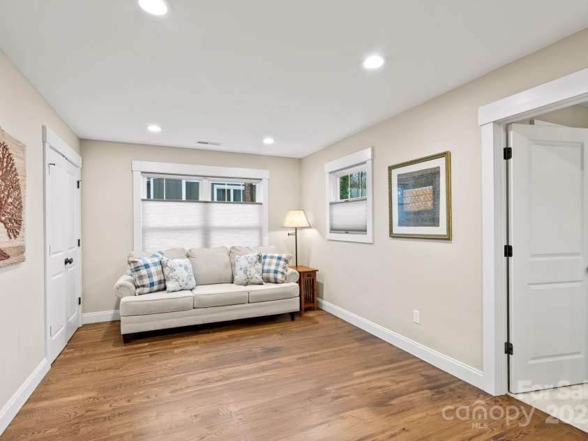 31 Elkmont Drive, Asheville, NC 28804.  MLS# CAR4322772, YatesRealty ID 9979. 