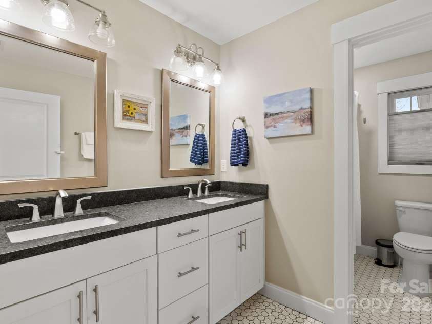 31 Elkmont Drive, Asheville, NC 28804.  MLS# CAR4322772, YatesRealty ID 9979. 