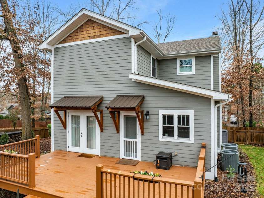 31 Elkmont Drive, Asheville, NC 28804.  MLS# CAR4322772, YatesRealty ID 9979. 