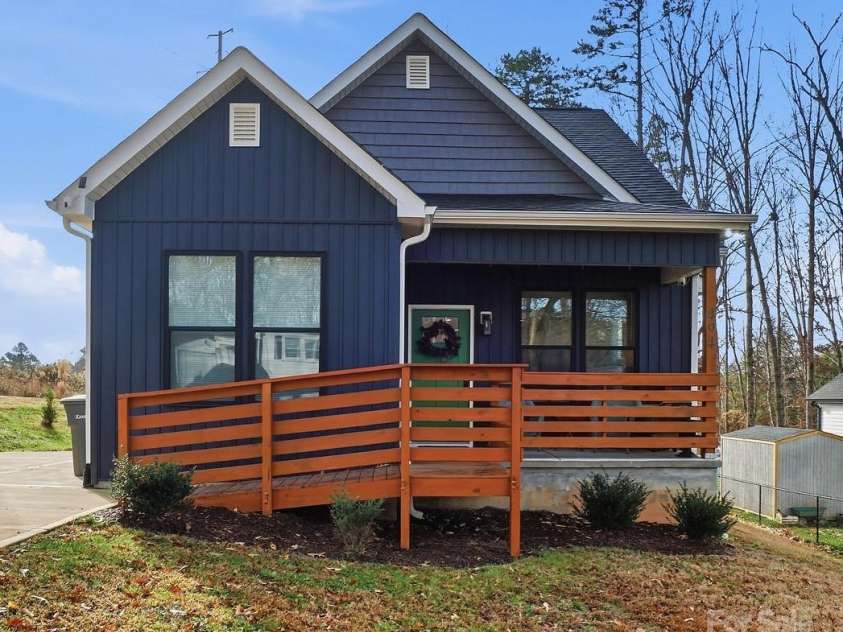 494 22nd Street, Kannapolis, NC 28083.  MLS# CAR4325150, YatesRealty ID 998. Front of Hpome with ramp for accessibility