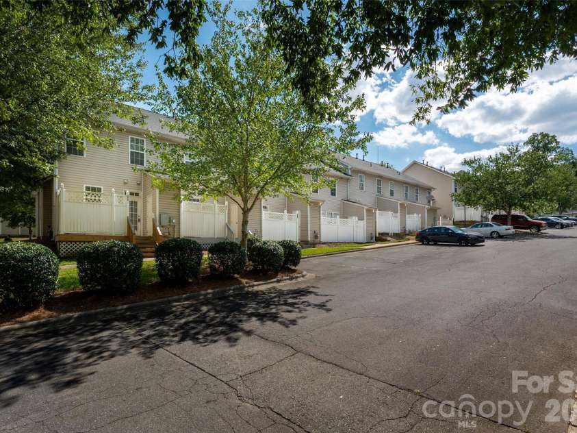 575 Goldstaff Lane, Charlotte, NC 28273.  MLS# CAR4291975, YatesRealty ID 9980. 