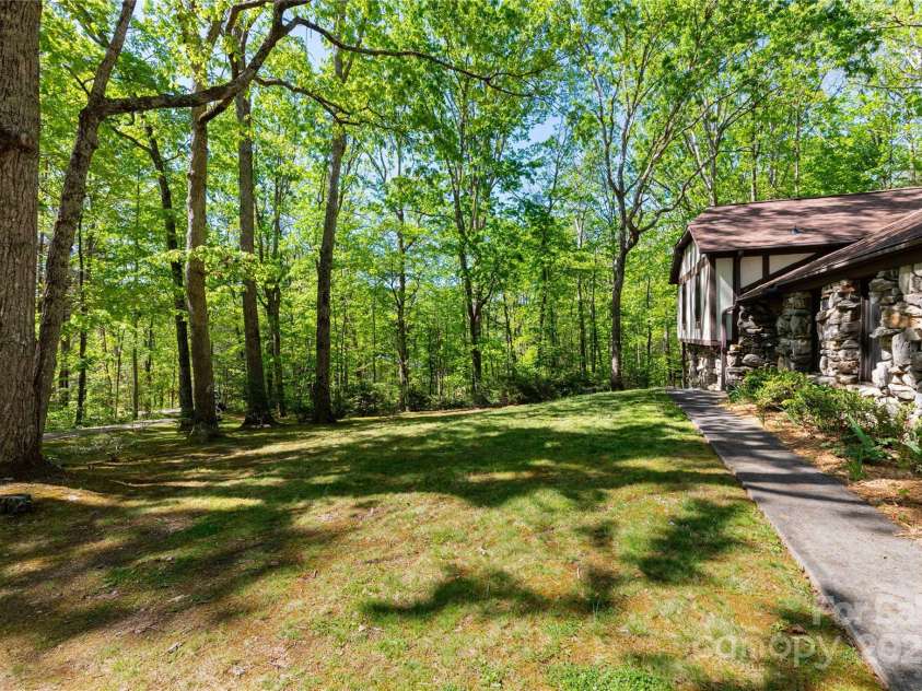 6 Woodmere Drive, Arden, NC 28704.  MLS# CAR4250778, YatesRealty ID 9980. 