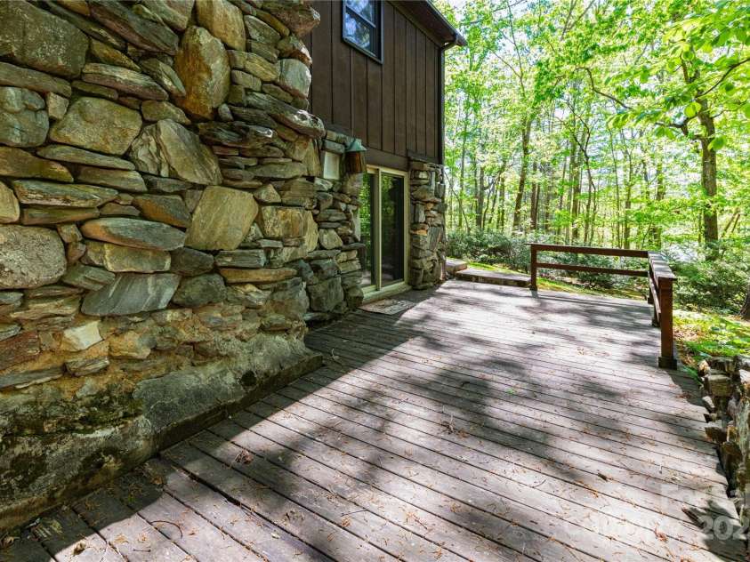 6 Woodmere Drive, Arden, NC 28704.  MLS# CAR4250778, YatesRealty ID 9980. 