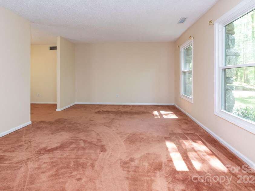 6 Woodmere Drive, Arden, NC 28704.  MLS# CAR4250778, YatesRealty ID 9980. 