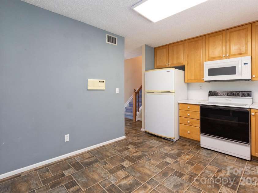 6 Woodmere Drive, Arden, NC 28704.  MLS# CAR4250778, YatesRealty ID 9980. 