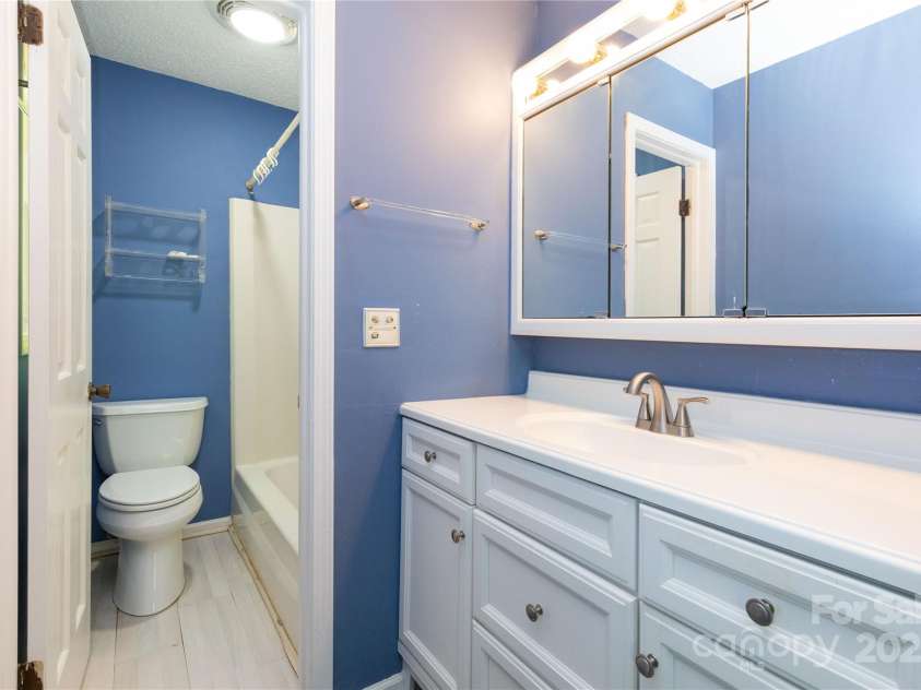 6 Woodmere Drive, Arden, NC 28704.  MLS# CAR4250778, YatesRealty ID 9980. 