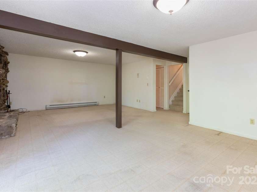 6 Woodmere Drive, Arden, NC 28704.  MLS# CAR4250778, YatesRealty ID 9980. 