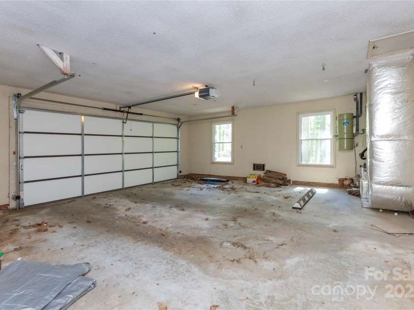 6 Woodmere Drive, Arden, NC 28704.  MLS# CAR4250778, YatesRealty ID 9980. 