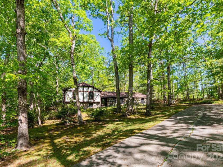 6 Woodmere Drive, Arden, NC 28704.  MLS# CAR4250778, YatesRealty ID 9980. 