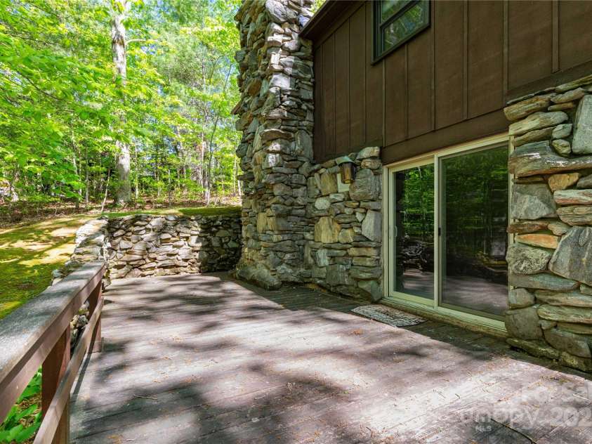 6 Woodmere Drive, Arden, NC 28704.  MLS# CAR4250778, YatesRealty ID 9980. 