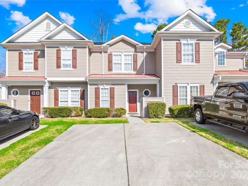 8263 Carob Tree Lane, Charlotte, NC 28215.  MLS# CAR4222201, YatesRealty ID 9981. 