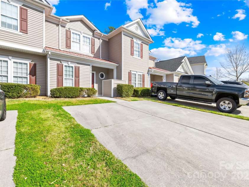 8263 Carob Tree Lane, Charlotte, NC 28215.  MLS# CAR4222201, YatesRealty ID 9981. 