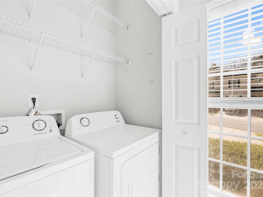 8263 Carob Tree Lane, Charlotte, NC 28215.  MLS# CAR4222201, YatesRealty ID 9981. 