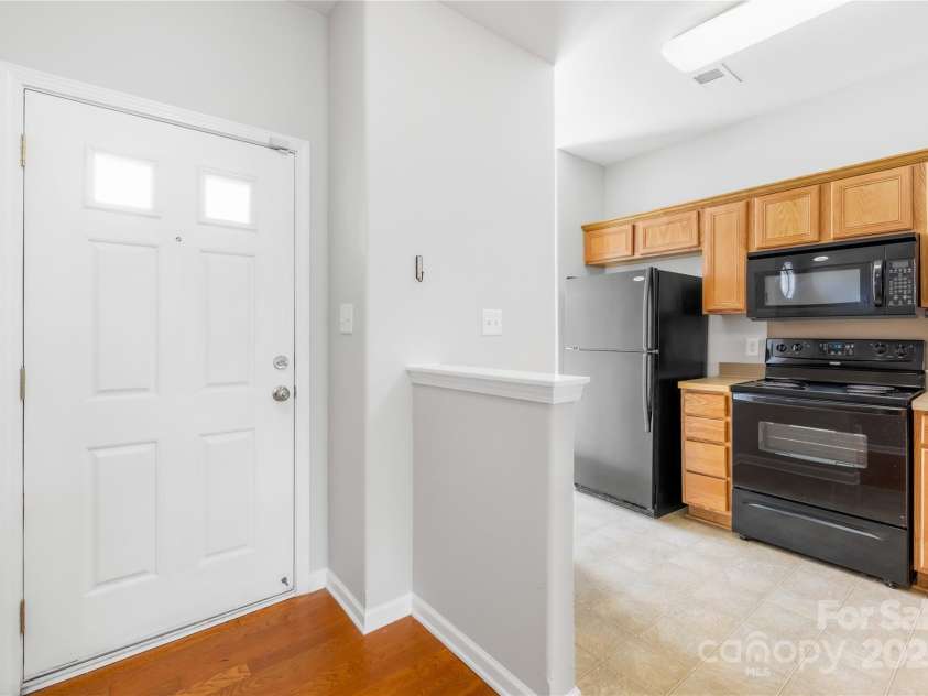 8263 Carob Tree Lane, Charlotte, NC 28215.  MLS# CAR4222201, YatesRealty ID 9981. 