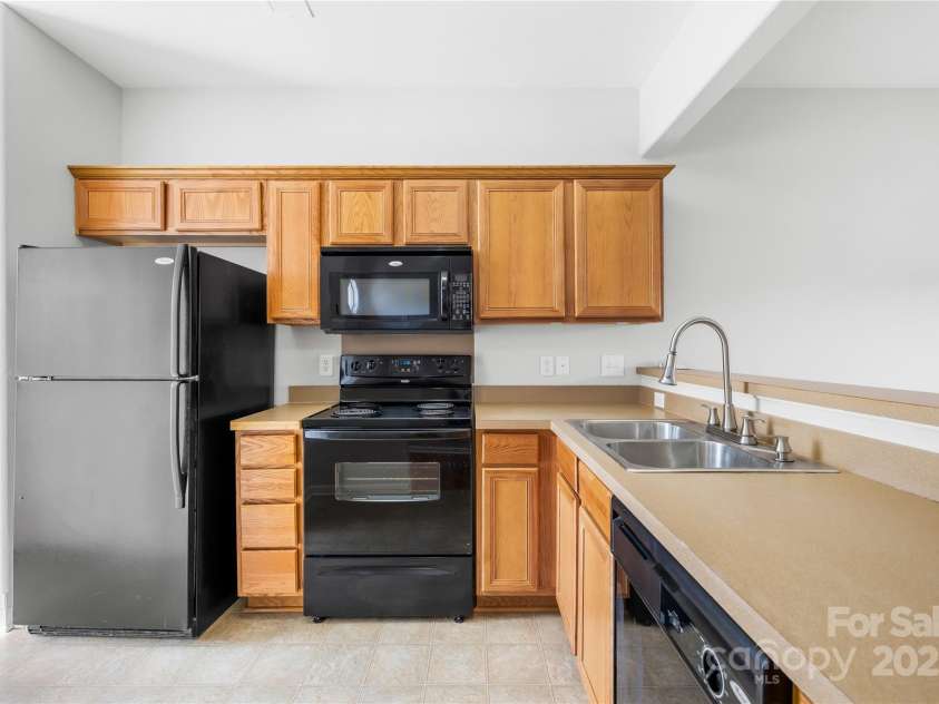 8263 Carob Tree Lane, Charlotte, NC 28215.  MLS# CAR4222201, YatesRealty ID 9981. 