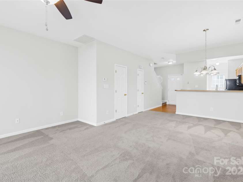 8263 Carob Tree Lane, Charlotte, NC 28215.  MLS# CAR4222201, YatesRealty ID 9981. 