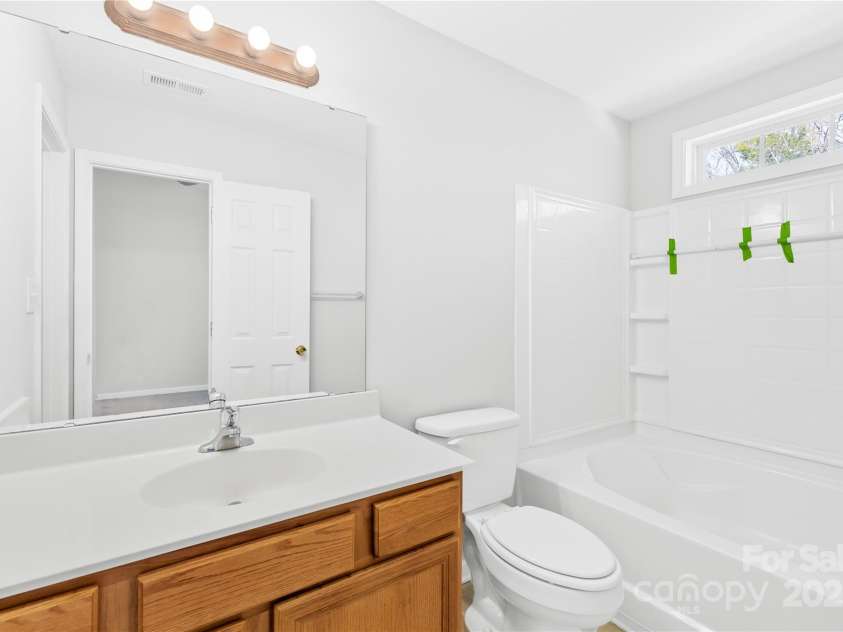 8263 Carob Tree Lane, Charlotte, NC 28215.  MLS# CAR4222201, YatesRealty ID 9981. 