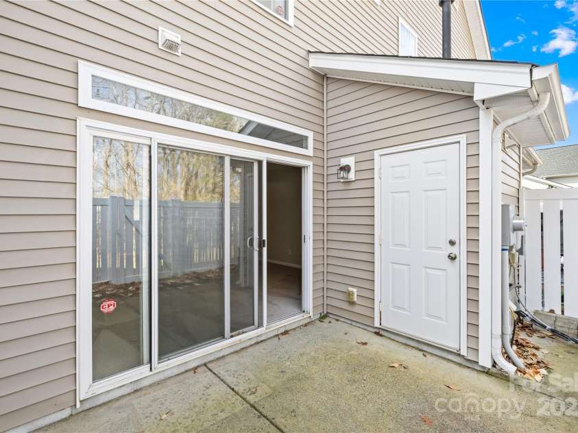 8263 Carob Tree Lane, Charlotte, NC 28215.  MLS# CAR4222201, YatesRealty ID 9981. 