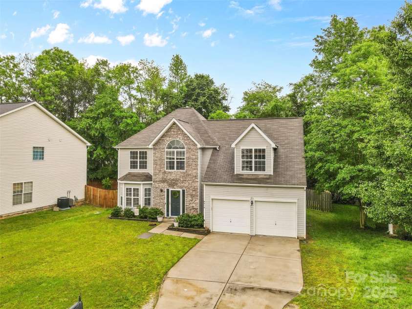 9010 Davis Crossing Court, Charlotte, NC 28269.  MLS# CAR4247554, YatesRealty ID 9982. 