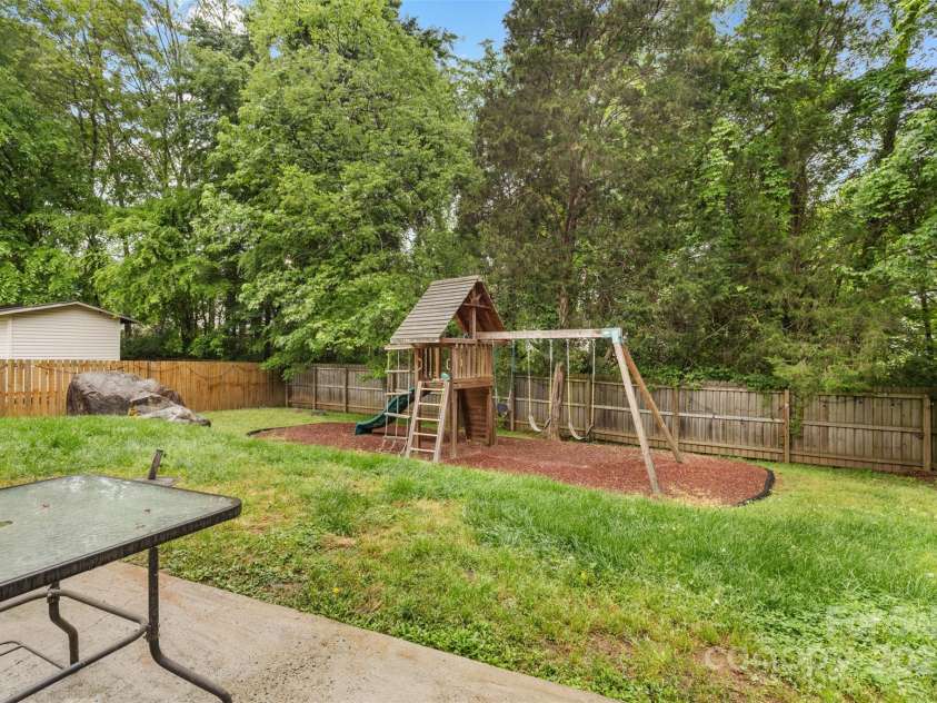 9010 Davis Crossing Court, Charlotte, NC 28269.  MLS# CAR4247554, YatesRealty ID 9982. 