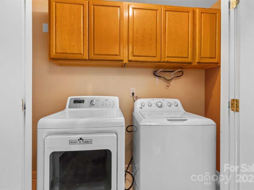 9010 Davis Crossing Court, Charlotte, NC 28269.  MLS# CAR4247554, YatesRealty ID 9982. 