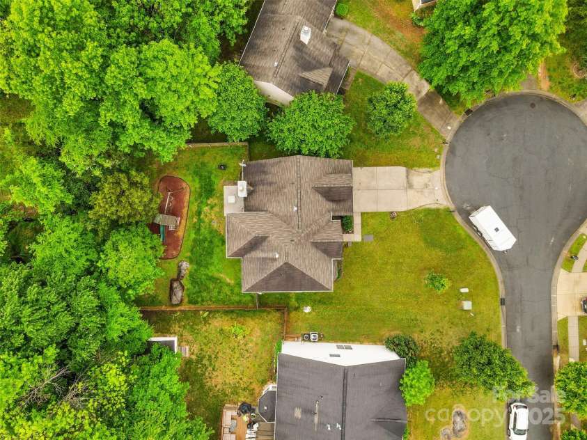 9010 Davis Crossing Court, Charlotte, NC 28269.  MLS# CAR4247554, YatesRealty ID 9982. 