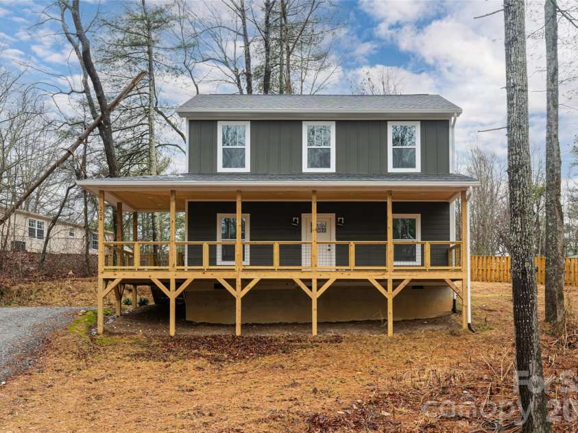 204 Cascade Ridge Road, Fairview, NC 28730.  MLS# CAR4315304, YatesRealty ID 9983. 