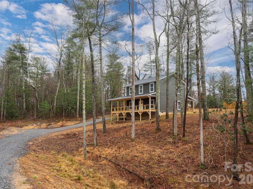 204 Cascade Ridge Road, Fairview, NC 28730.  MLS# CAR4315304, YatesRealty ID 9983. 