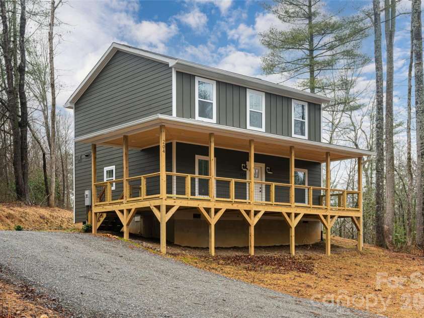 204 Cascade Ridge Road, Fairview, NC 28730.  MLS# CAR4315304, YatesRealty ID 9983. 