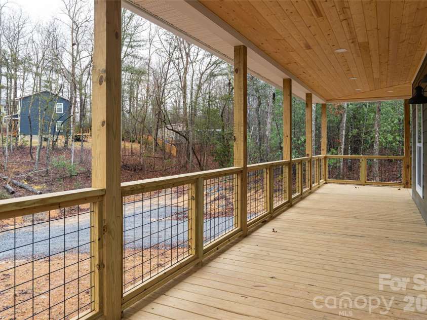 204 Cascade Ridge Road, Fairview, NC 28730.  MLS# CAR4315304, YatesRealty ID 9983. 