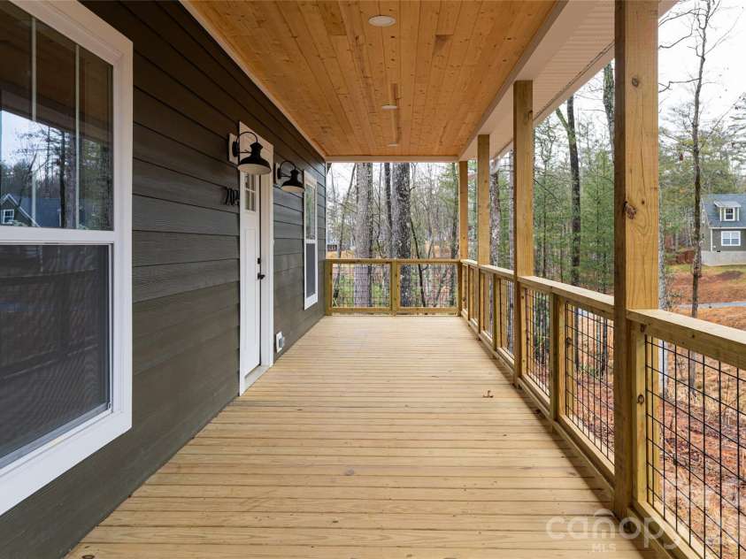 204 Cascade Ridge Road, Fairview, NC 28730.  MLS# CAR4315304, YatesRealty ID 9983. 