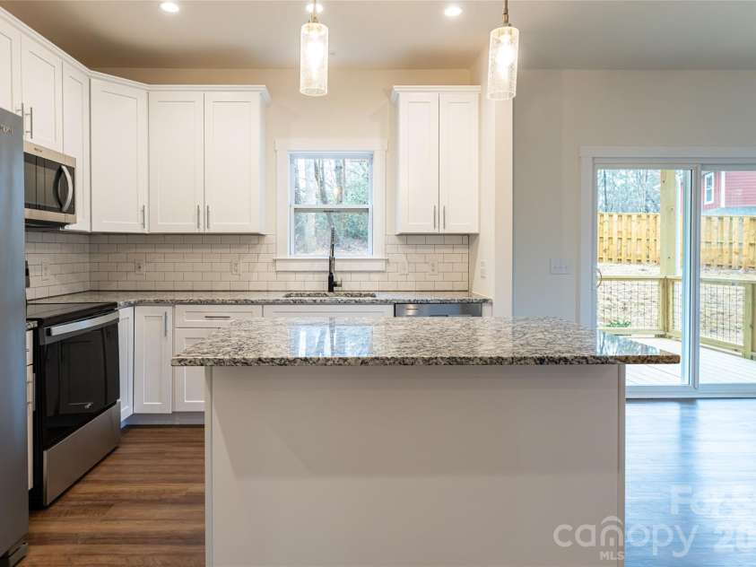 204 Cascade Ridge Road, Fairview, NC 28730.  MLS# CAR4315304, YatesRealty ID 9983. 