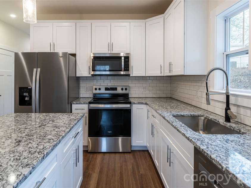 204 Cascade Ridge Road, Fairview, NC 28730.  MLS# CAR4315304, YatesRealty ID 9983. 