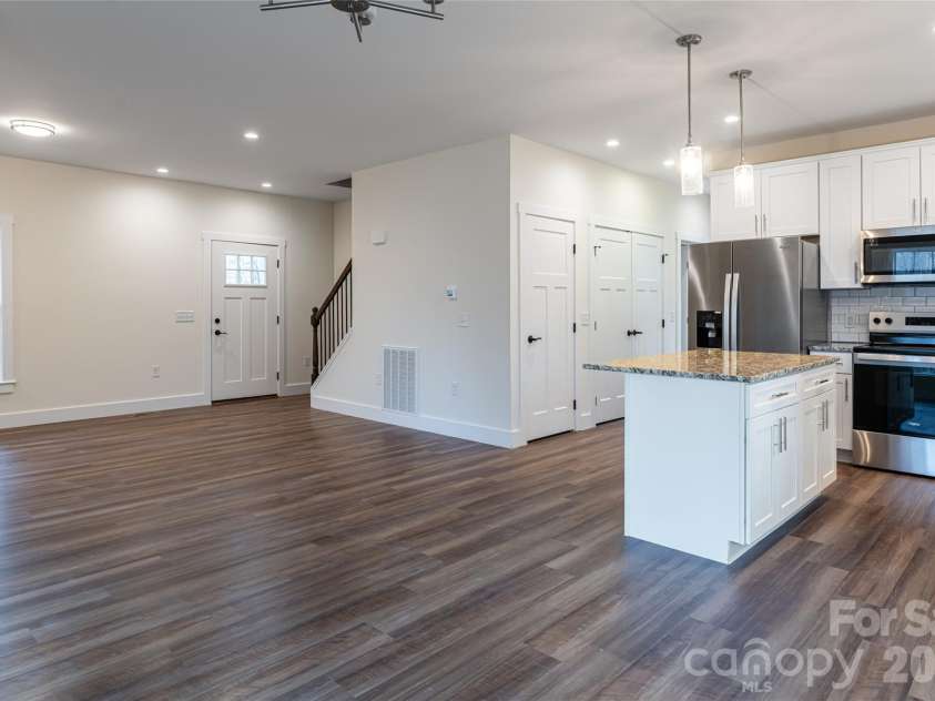 204 Cascade Ridge Road, Fairview, NC 28730.  MLS# CAR4315304, YatesRealty ID 9983. 